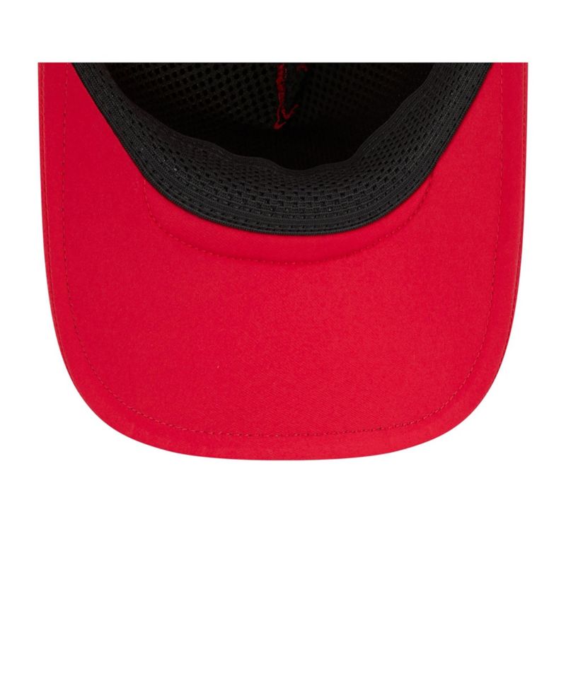 Men's Red Chicago Cubs 2026 Batting Practice Apex 9FORTY Adjustable Trucker Hat