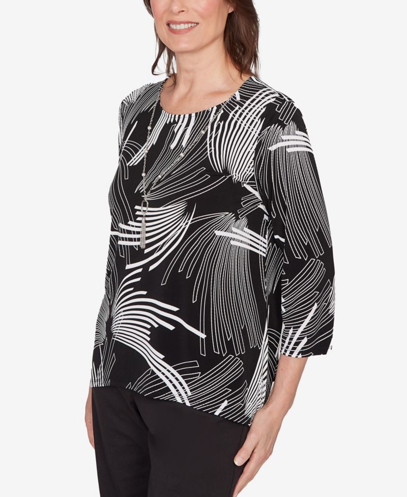 Petite Classic Geometric Sharkbite Hem Top with Necklace