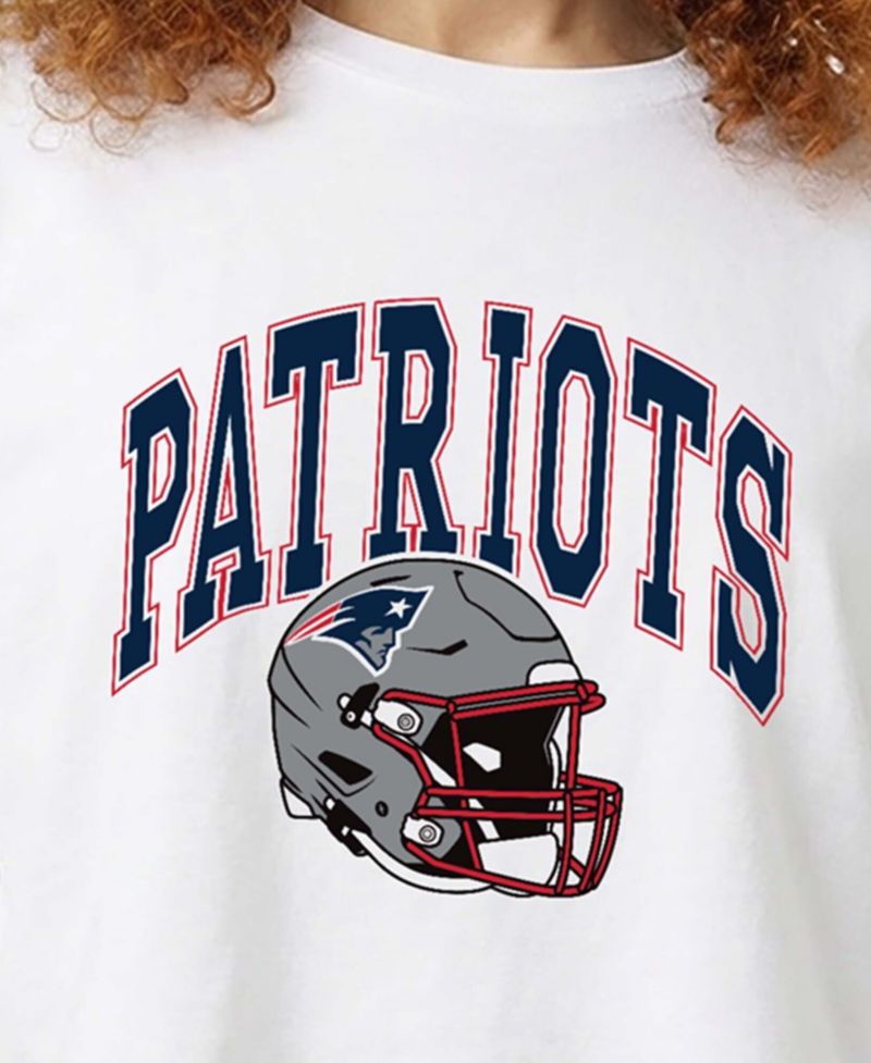 Women's White New England Patriots Boyfriend Cropped T-Shirt