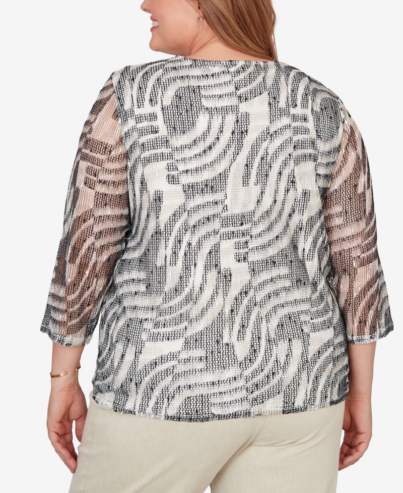 Plus Size Detail Driven Animal Popcorn Embellished Top with Necklace