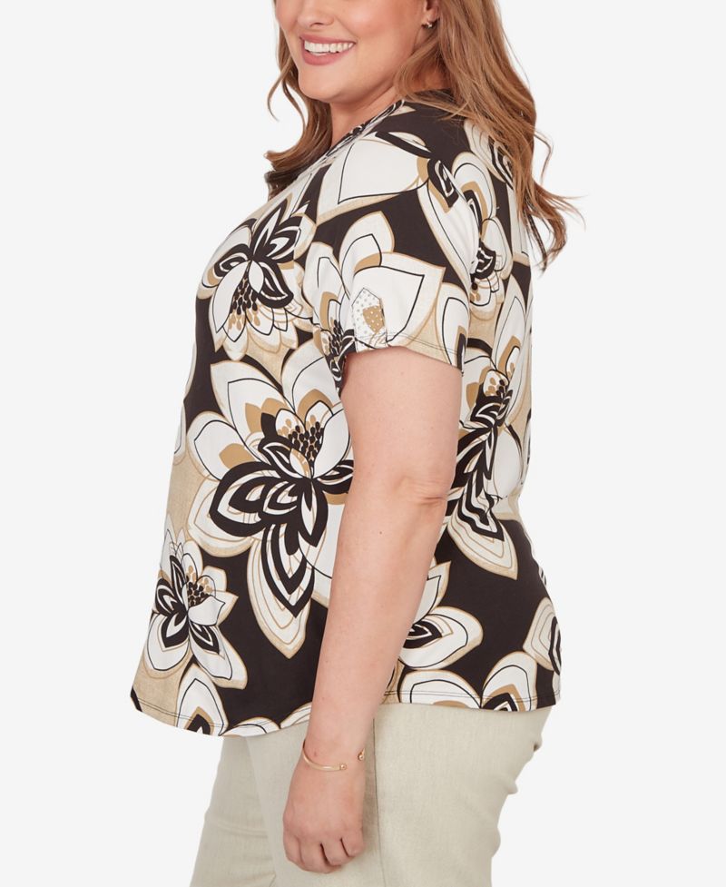 Plus Size Detail Driven Floral Stained Glass Short-Sleeve T-Shirt