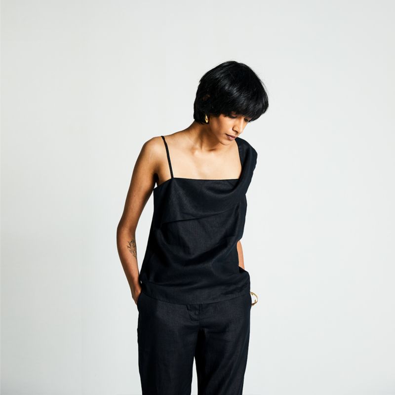 Women's The Wandering Wave top Black