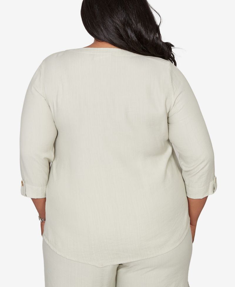Plus Size Vintage Charm Diagonal Spliced Detailed Top with Necklace
