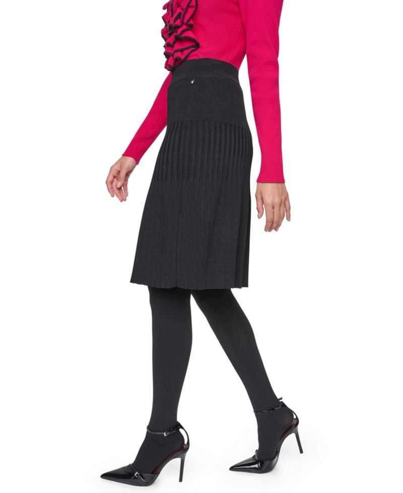 Women's Pull-On Pleated Skirt