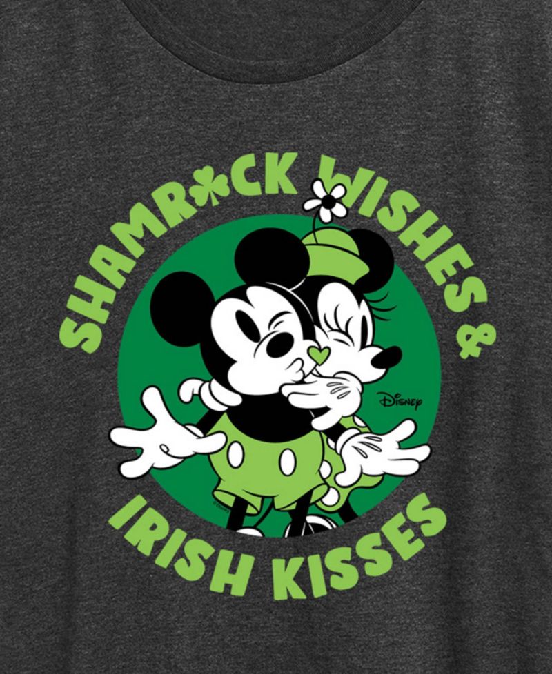 Plus Size Shamrock Wishes Irish Kisses Graphic Crewneck T-Shirt