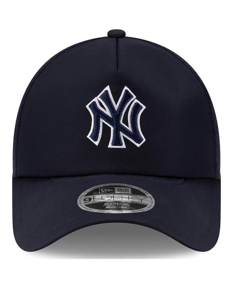 Men's Navy New York Yankees 2026 Batting Practice Apex 9FORTY Adjustable Trucker Hat