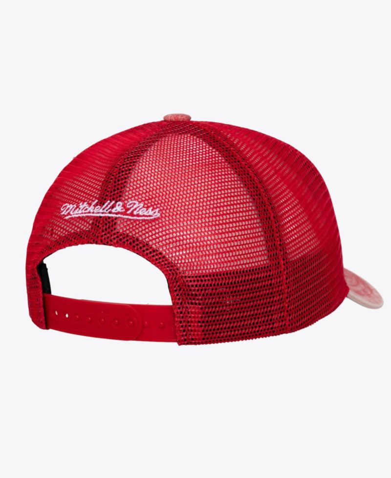 Men's Red Chicago Bulls Gameday Snow Wash Adjustable Trucker Hat