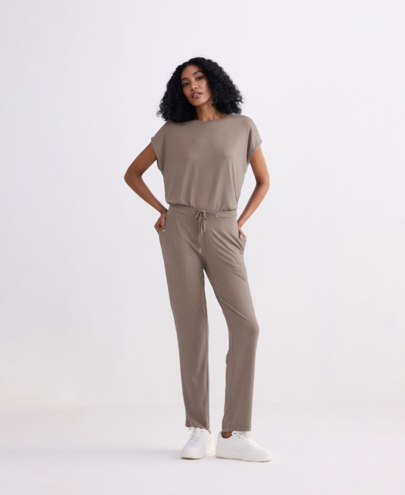 Women's Relaxed Tee in Earth Grey