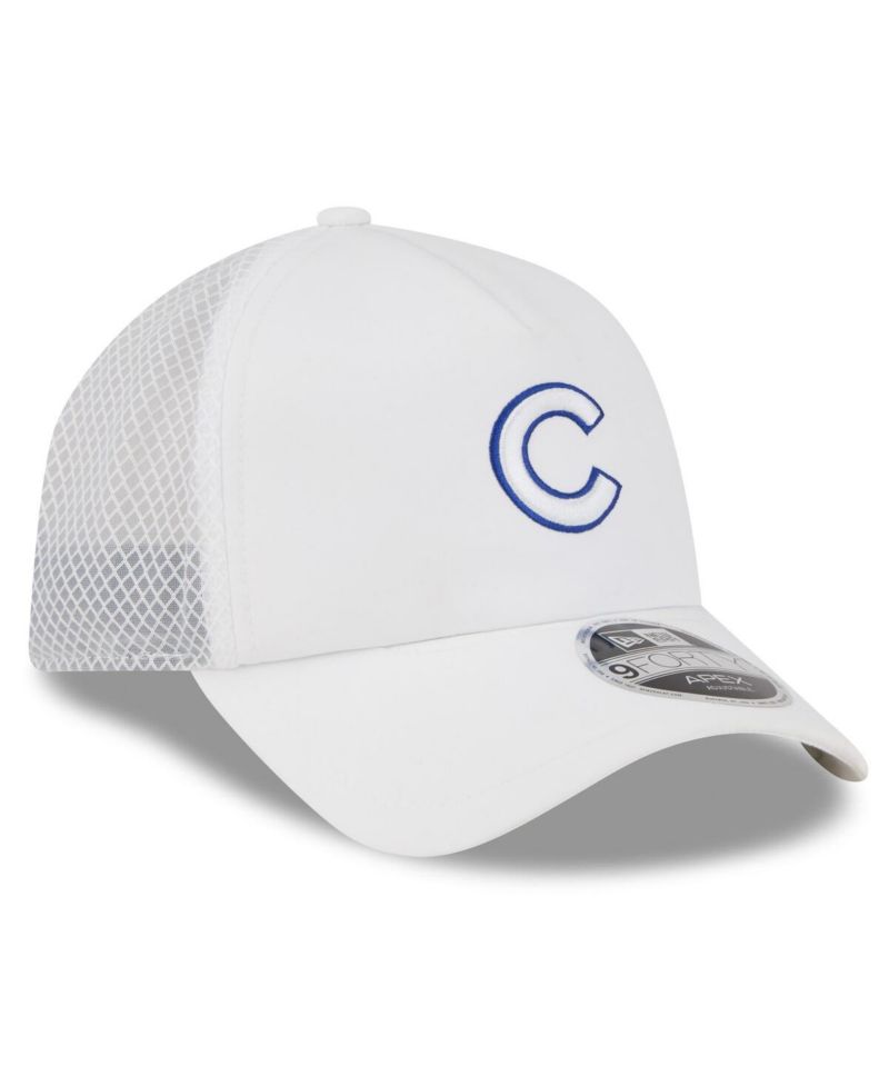 Men's White Chicago Cubs 2026 Batting Practice Apex 9FORTY Adjustable Trucker Hat