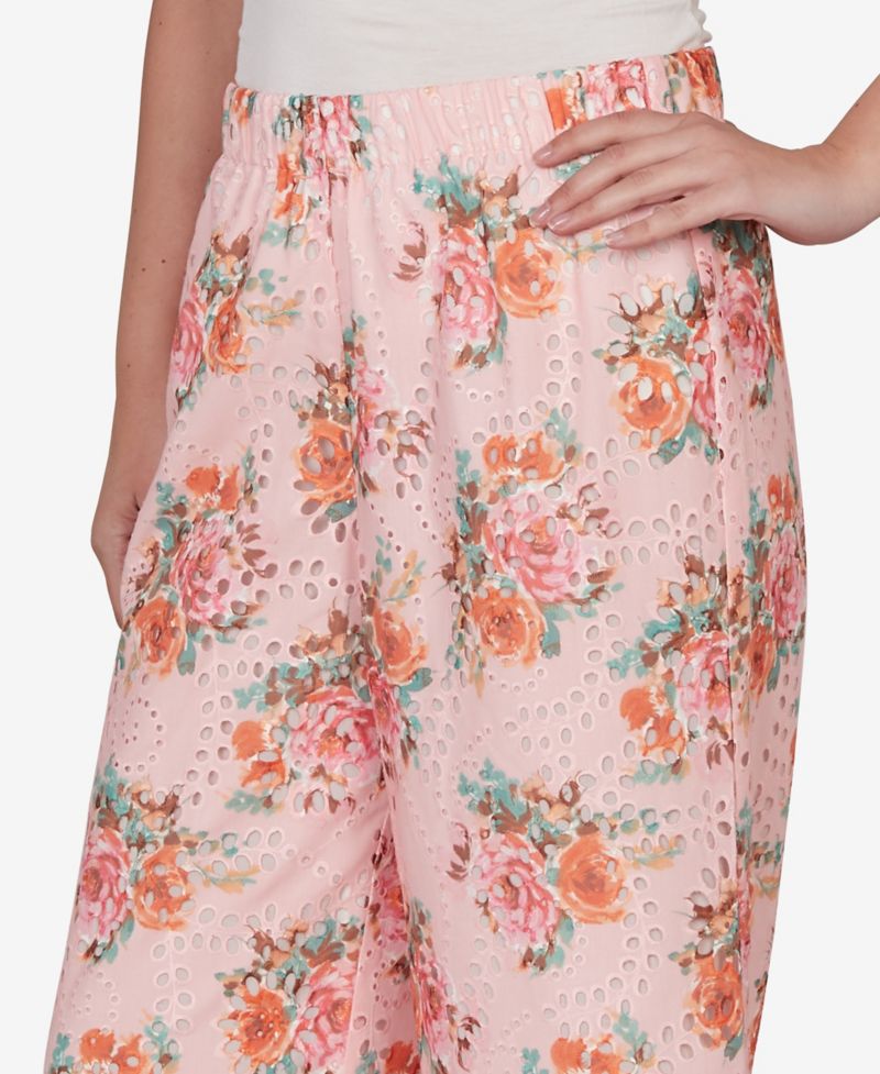 Petite Floral Eyelet Pull-On Capri Pants