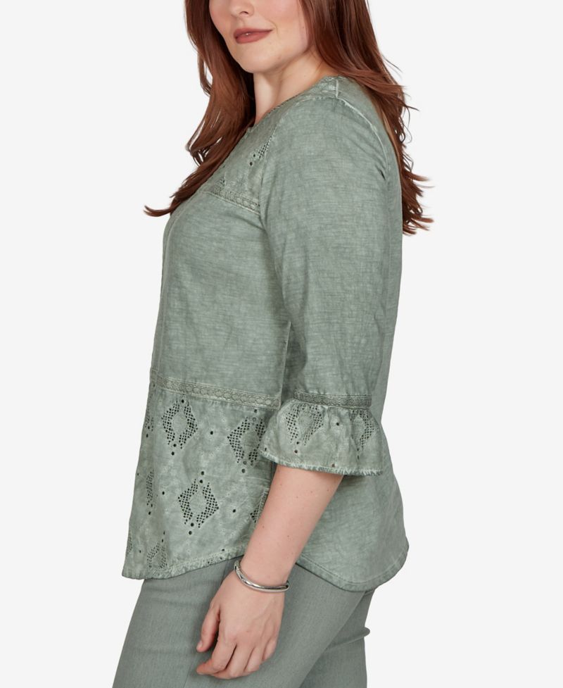 Petite Provence Tonal Spliced Patchwork 3/4-Sleeve Curved Hem Blouse