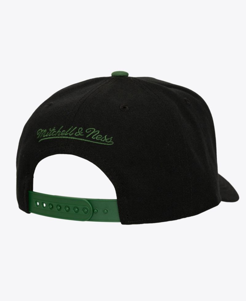 Men's Black Milwaukee Bucks Class Act Pro Snapback Hat
