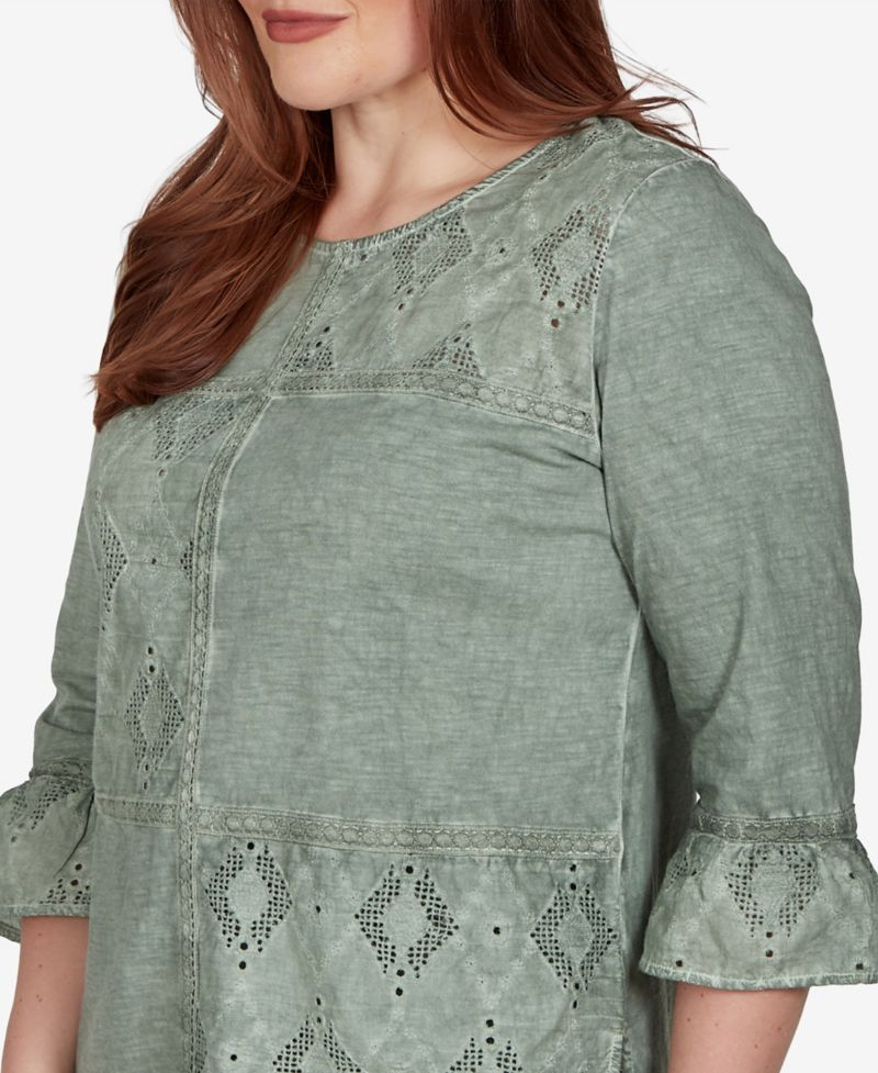 Petite Provence Tonal Spliced Patchwork 3/4-Sleeve Curved Hem Blouse