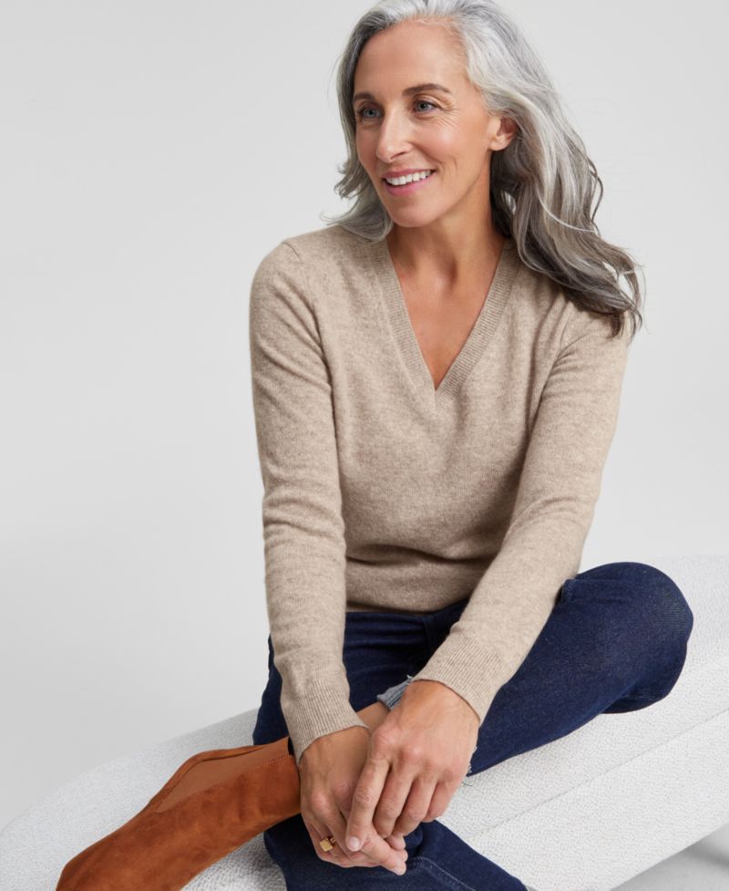 100% Cashmere Petite V-Neck Long-Sleeve Sweater