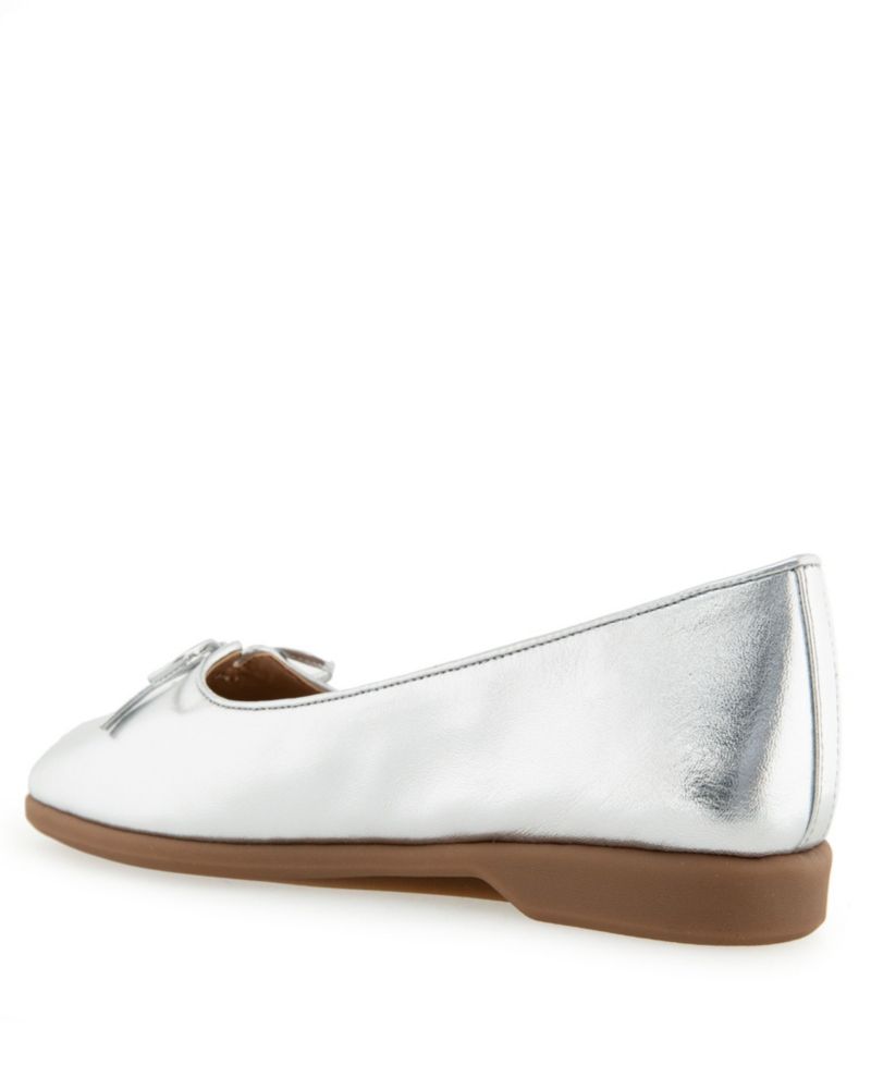 Women's Novia Tapered Toe Ballet Flats