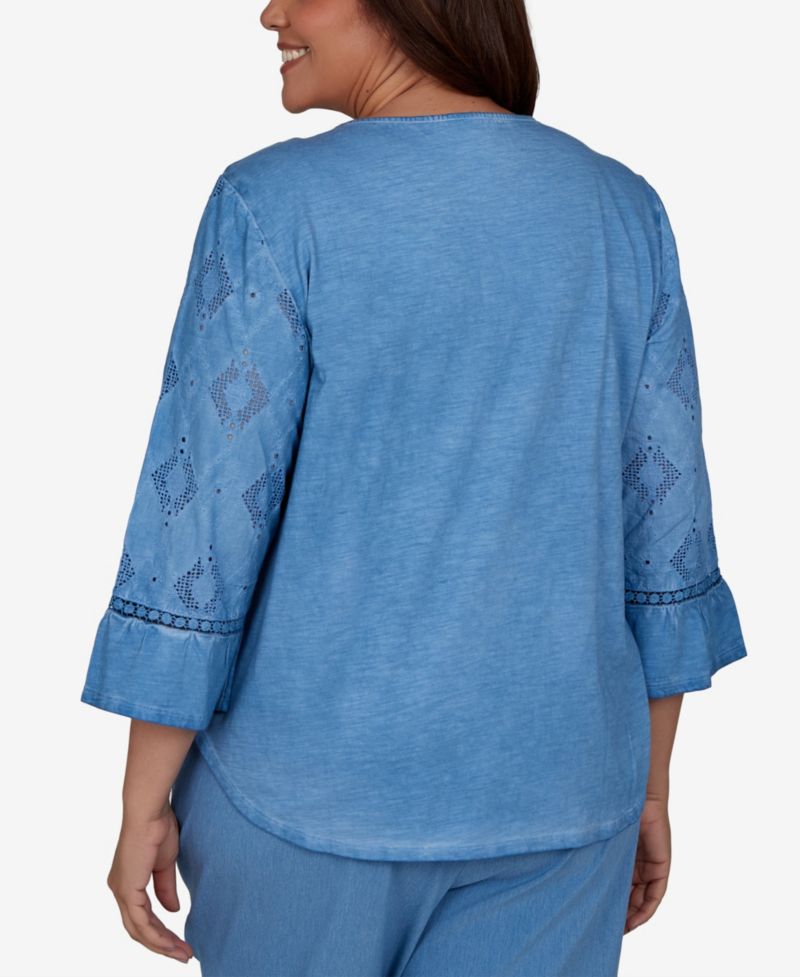 Plus Size Crewneck 3/4-Sleeve Applique Top