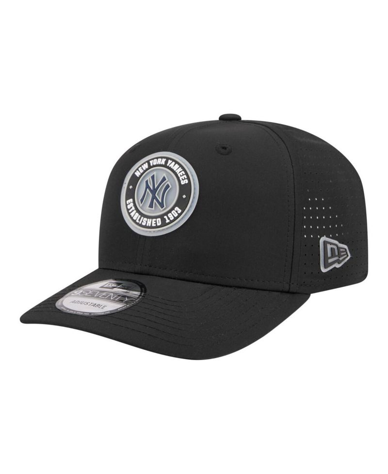 Men's Black New York Yankees Circle 9SEVENTY Adjustable Hat