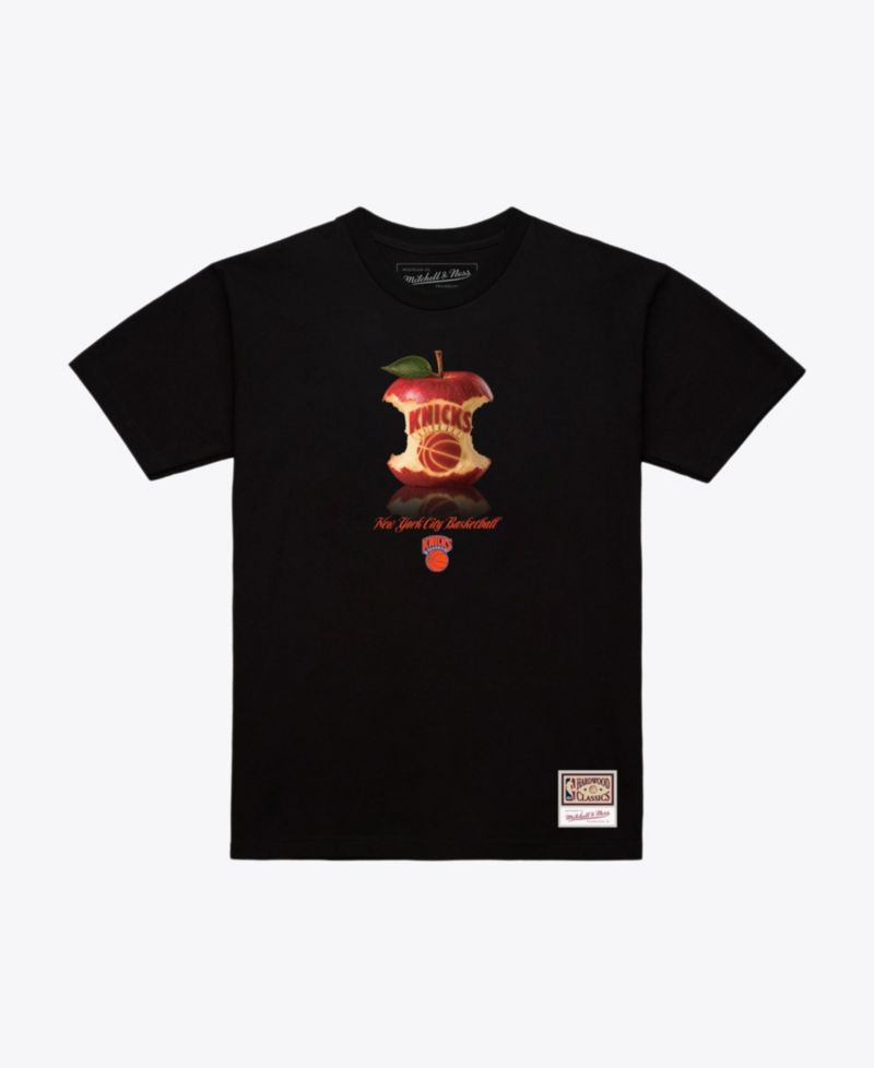 Men's Black New York Knicks Court Apple T-Shirt