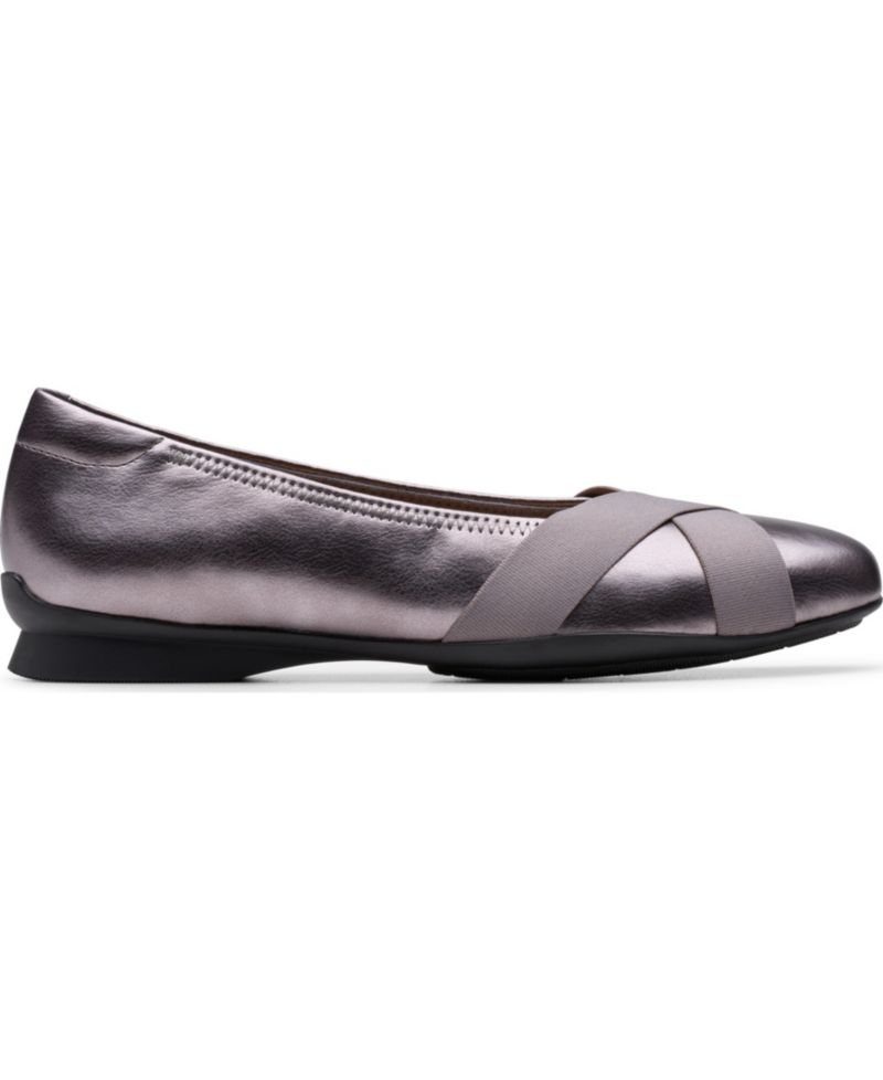 Women's Jazmynn Gem Round Toe Flats