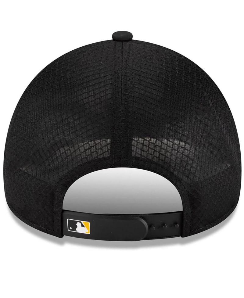 Men's Black Pittsburgh Pirates 2026 Batting Practice Apex 9FORTY Adjustable Trucker Hat
