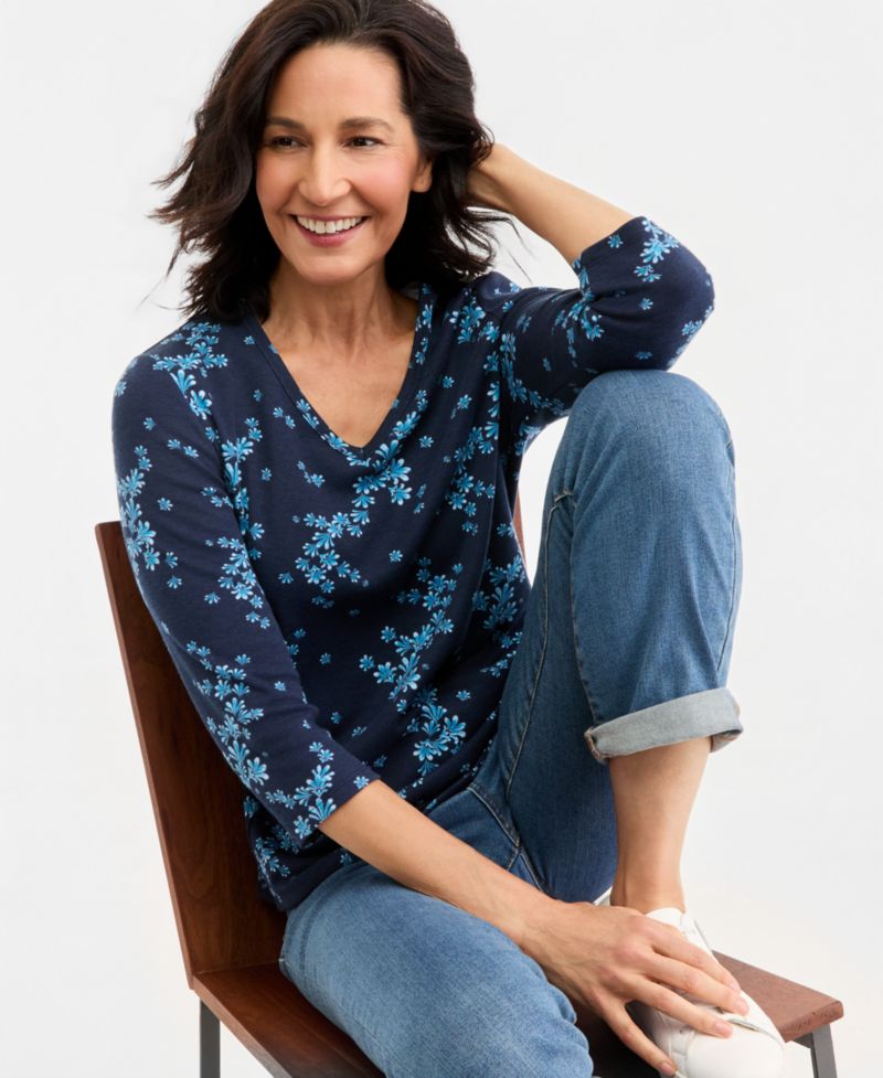 Petite V-Neck 3/4-Sleeve Scattered Floral Print T-Shirt