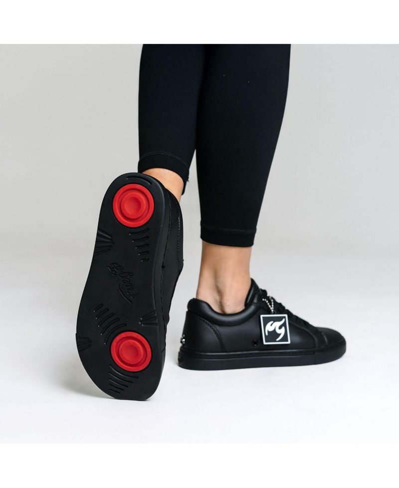 Men's All-black Low-top Sneaker