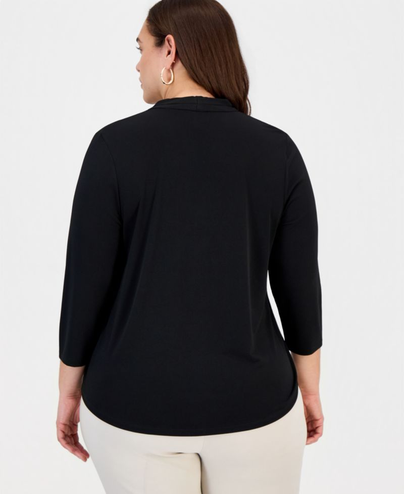 Plus Size Solid V-Neck 3/4-Sleeve Top