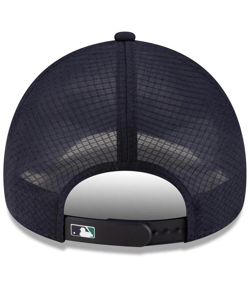 Men's Navy Seattle Mariners 2026 Batting Practice Apex 9FORTY Adjustable Trucker Hat