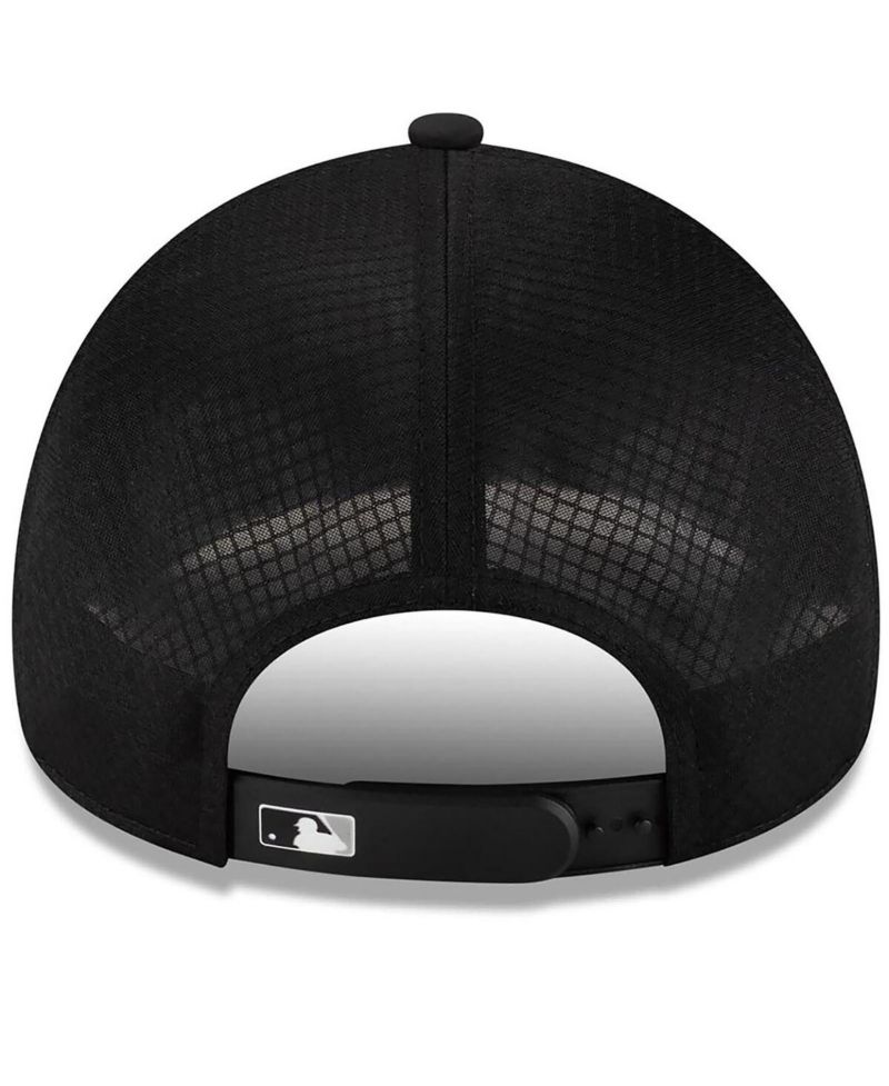 Men's Black Chicago White Sox 2026 Batting Practice Apex 9FORTY Adjustable Trucker Hat