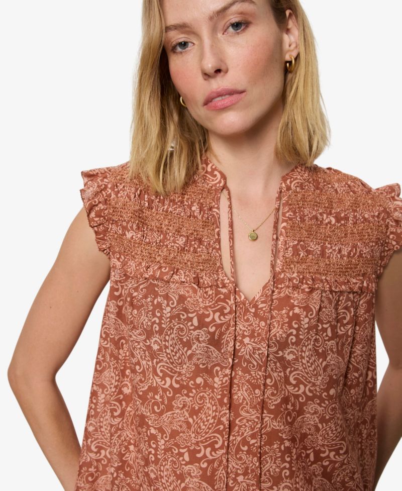 Petite Free Feeling Smocked Sleeveless Blouse