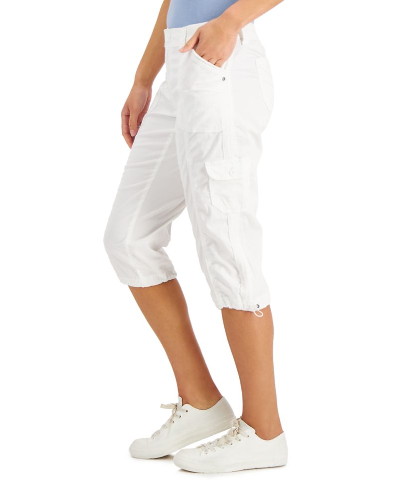 Petite Mid-Rise Cargo Capri Pants