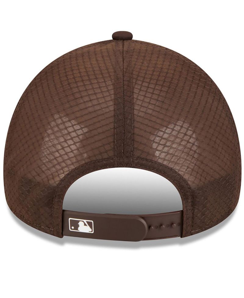 Men's Brown San Diego Padres 2026 Batting Practice Alternate Apex 9FORTY Adjustable Hat
