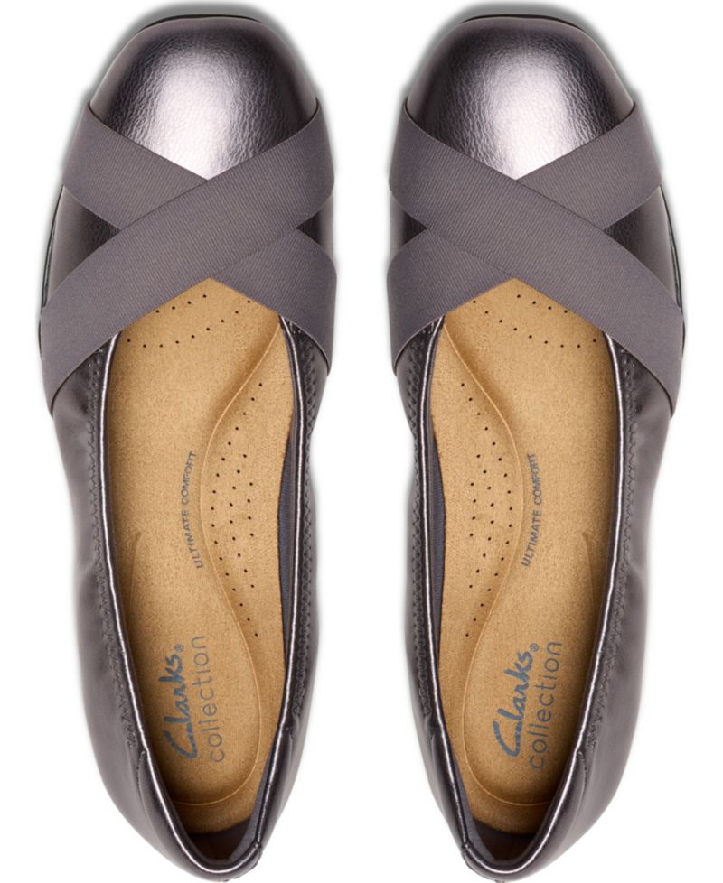Women's Jazmynn Gem Round Toe Flats