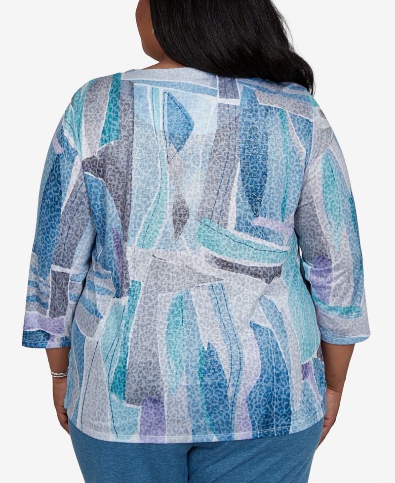 Plus Size 3/4-Sleeve Side-Slit T-Shirt