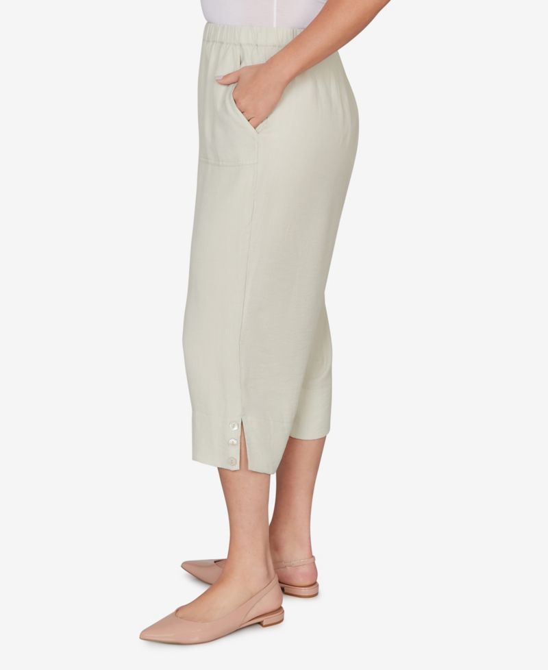 Plus Size Vintage Charm Front Pocket Capri Pants