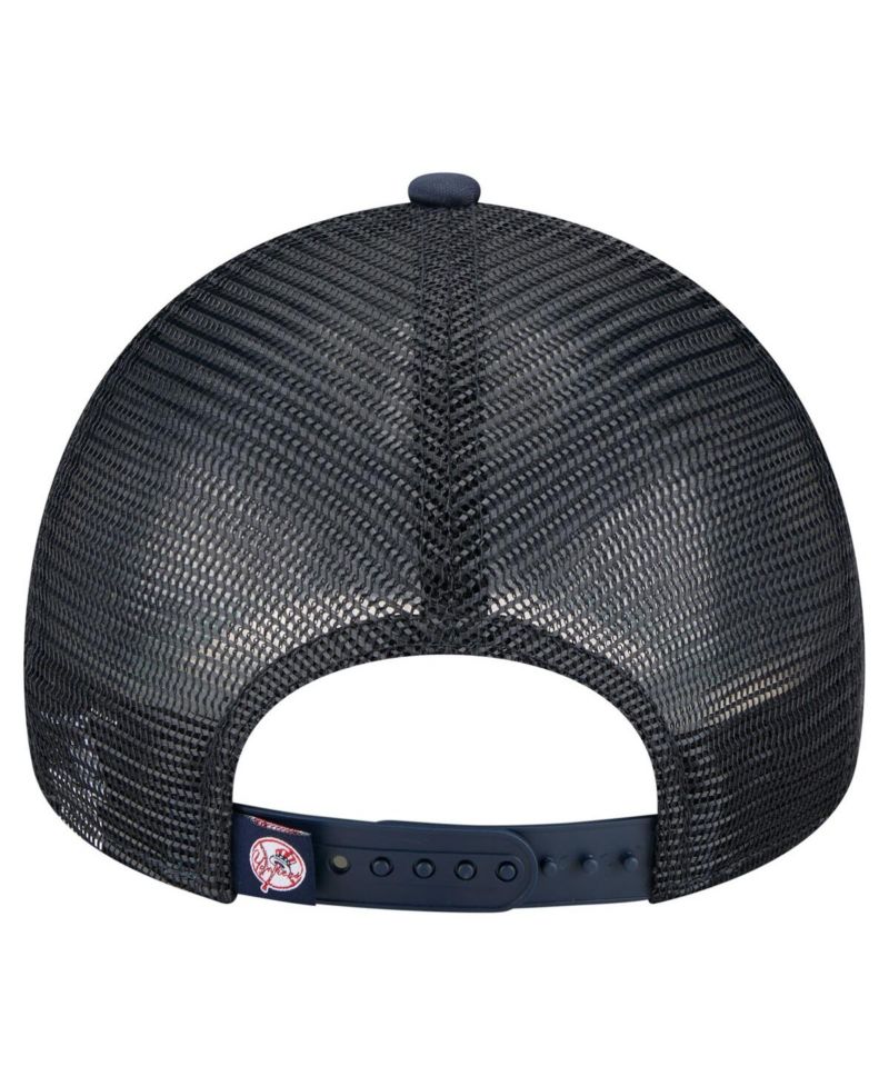 Men's Navy New York Yankees Distressed 9FORTY A-Frame Adjustable Trucker Hat