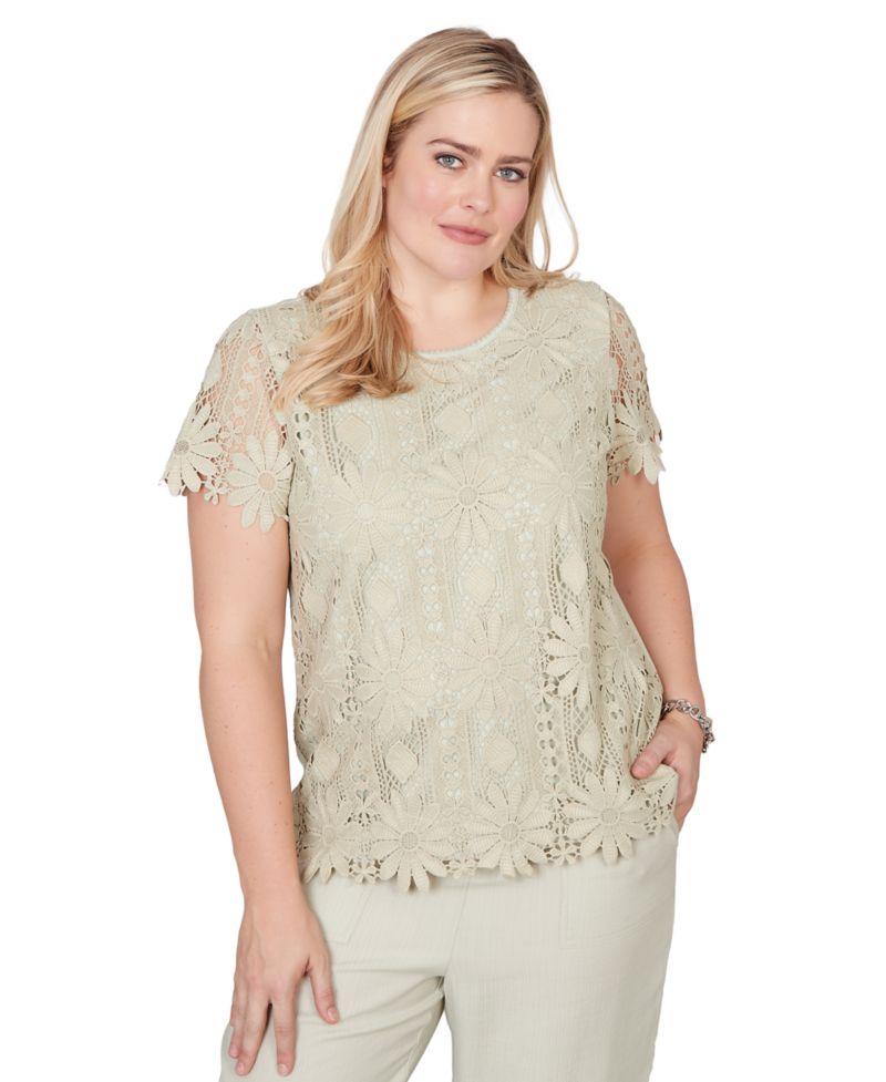 Petite Vintage Charm Floral Lace Crew Neck Short-Sleeve Top
