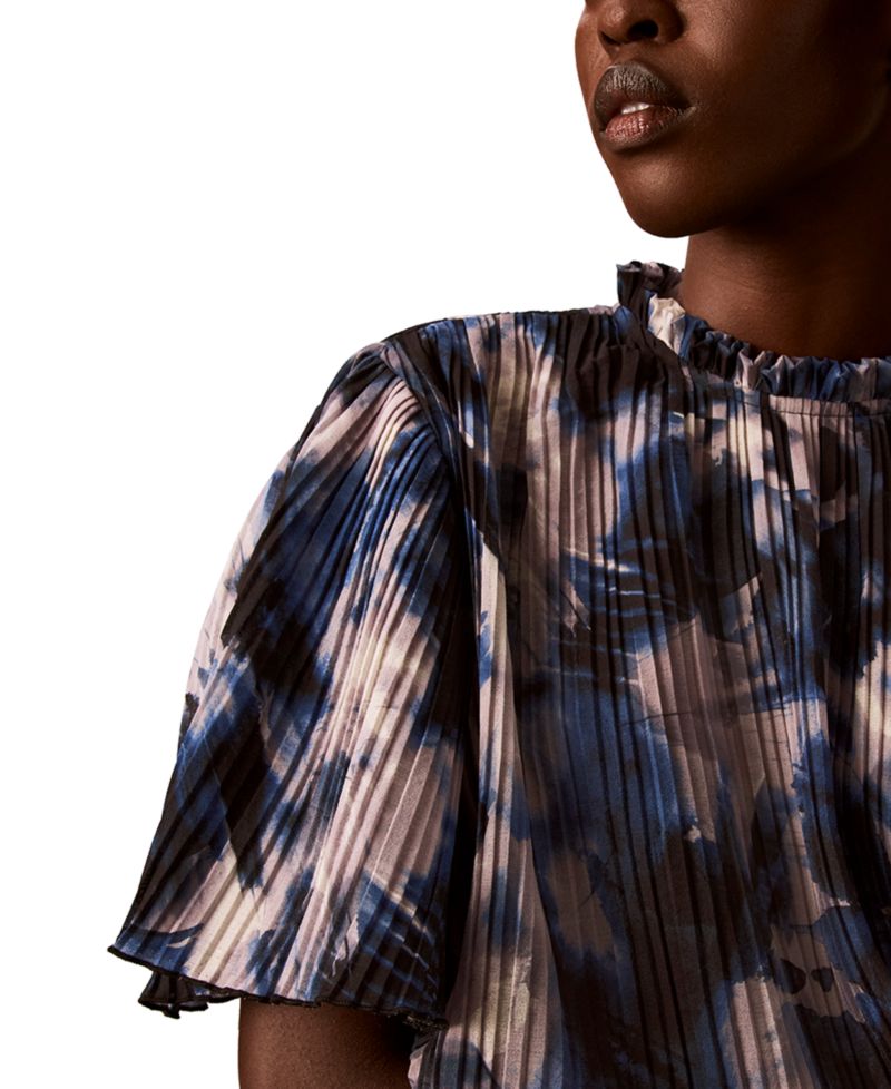 Petite Printed Ruffle Collar Top