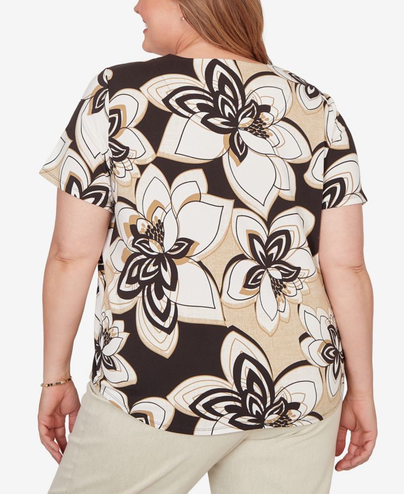 Plus Size Detail Driven Floral Stained Glass Short-Sleeve T-Shirt