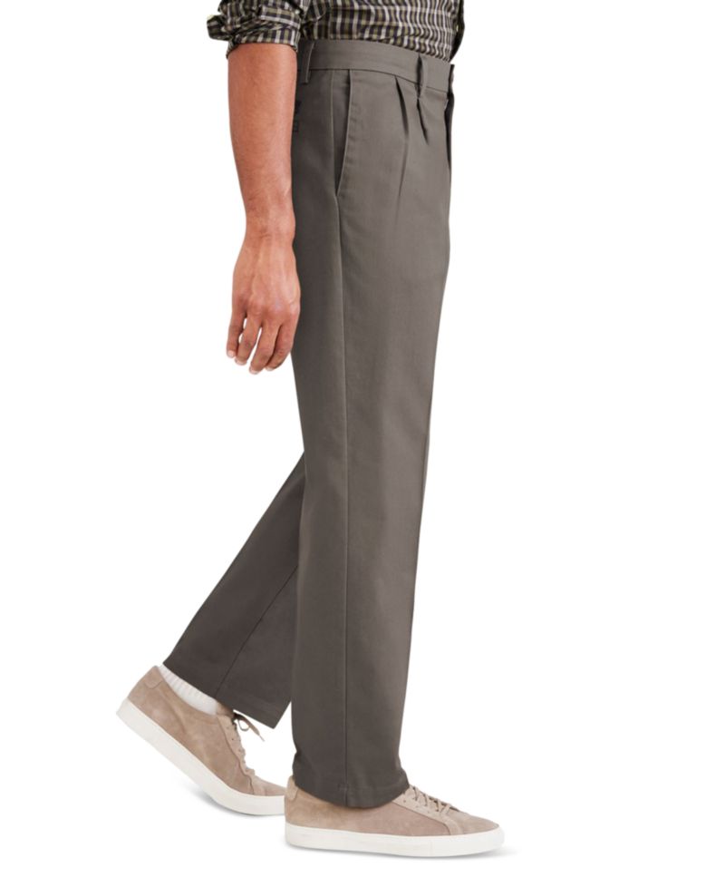 Men's Signature Classic Fit Pleated Iron Free Pants with Stain Defender