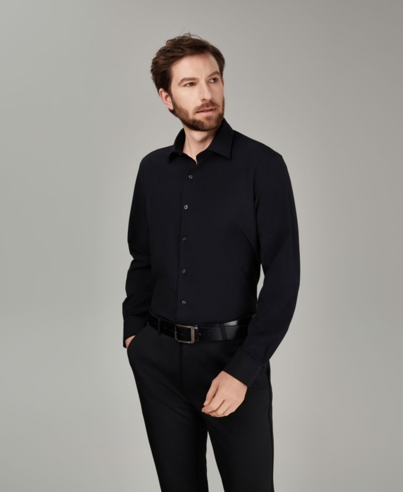 Men's Spread Collar Performance Solid Dress Shirt