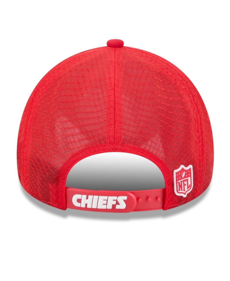 Big Boys and Girls Red Kansas City Chiefs 2026 Sideline Apex 9FORTY Adjustable Trucker Hat