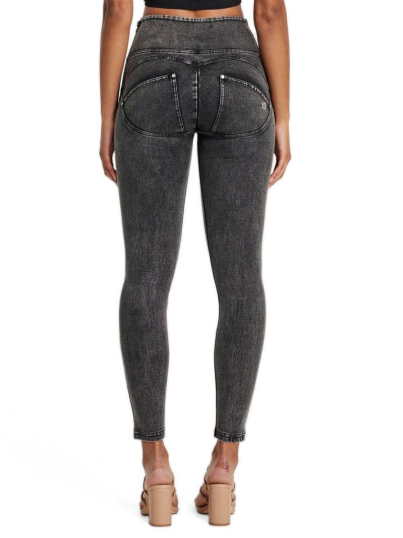 Women's High-Rise Snug Sculpting Skinny Jeans