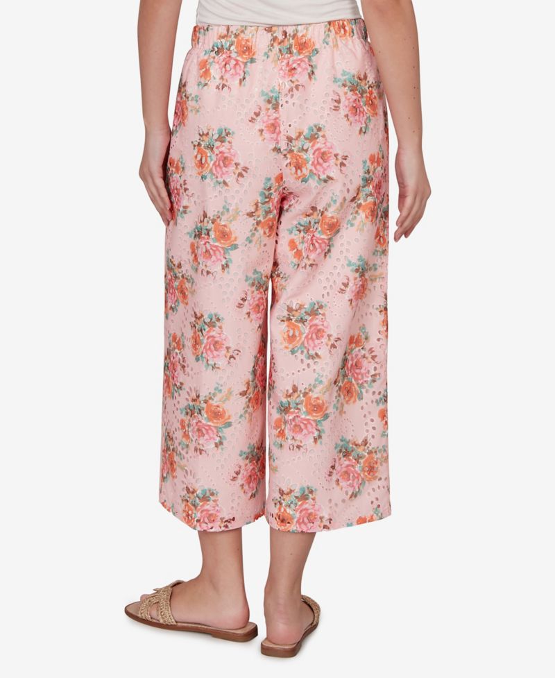 Petite Floral Eyelet Pull-On Capri Pants