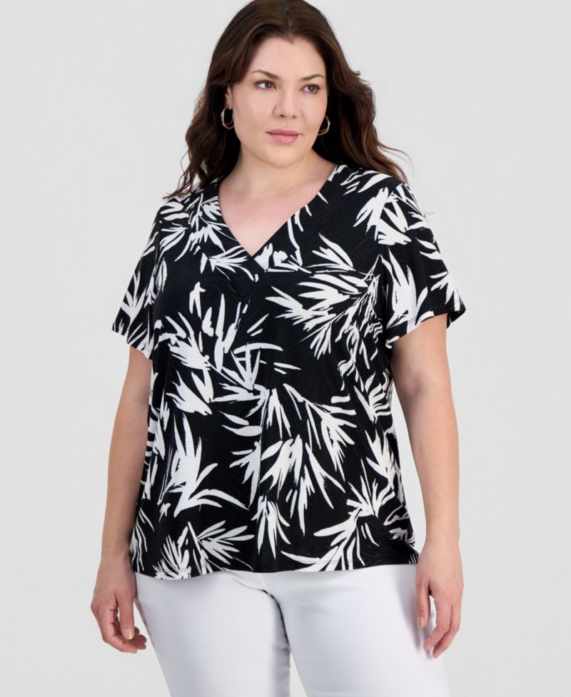Petite Printed Short Sleeve V-Neck Jacquard Top
